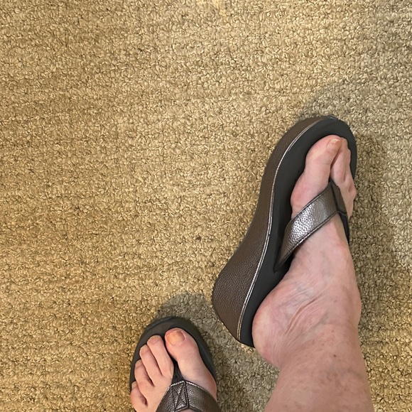 Volatile Bronze Sandels - Picture 6 of 7